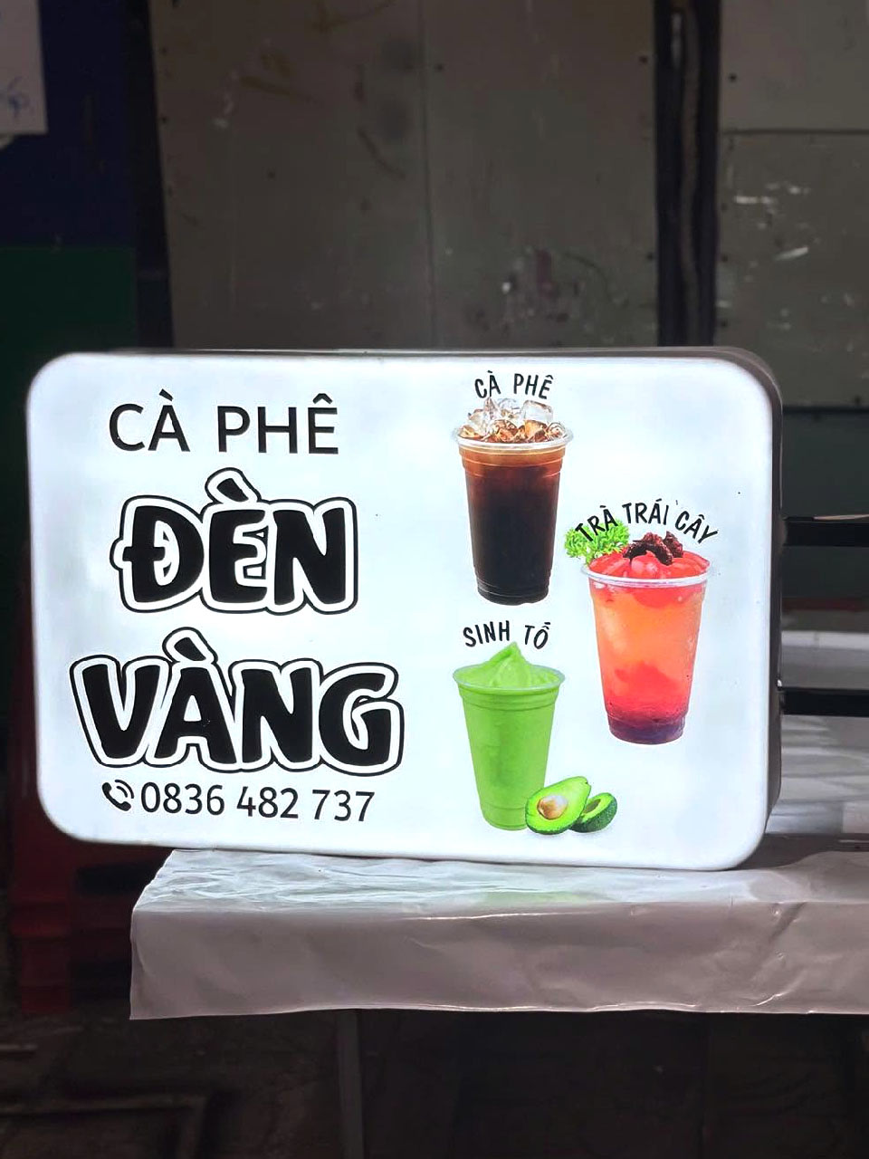 Biển vẫy quảng cáo đẹp Hop Den Bien Vay Hut Noi Chu Nhat Mica03