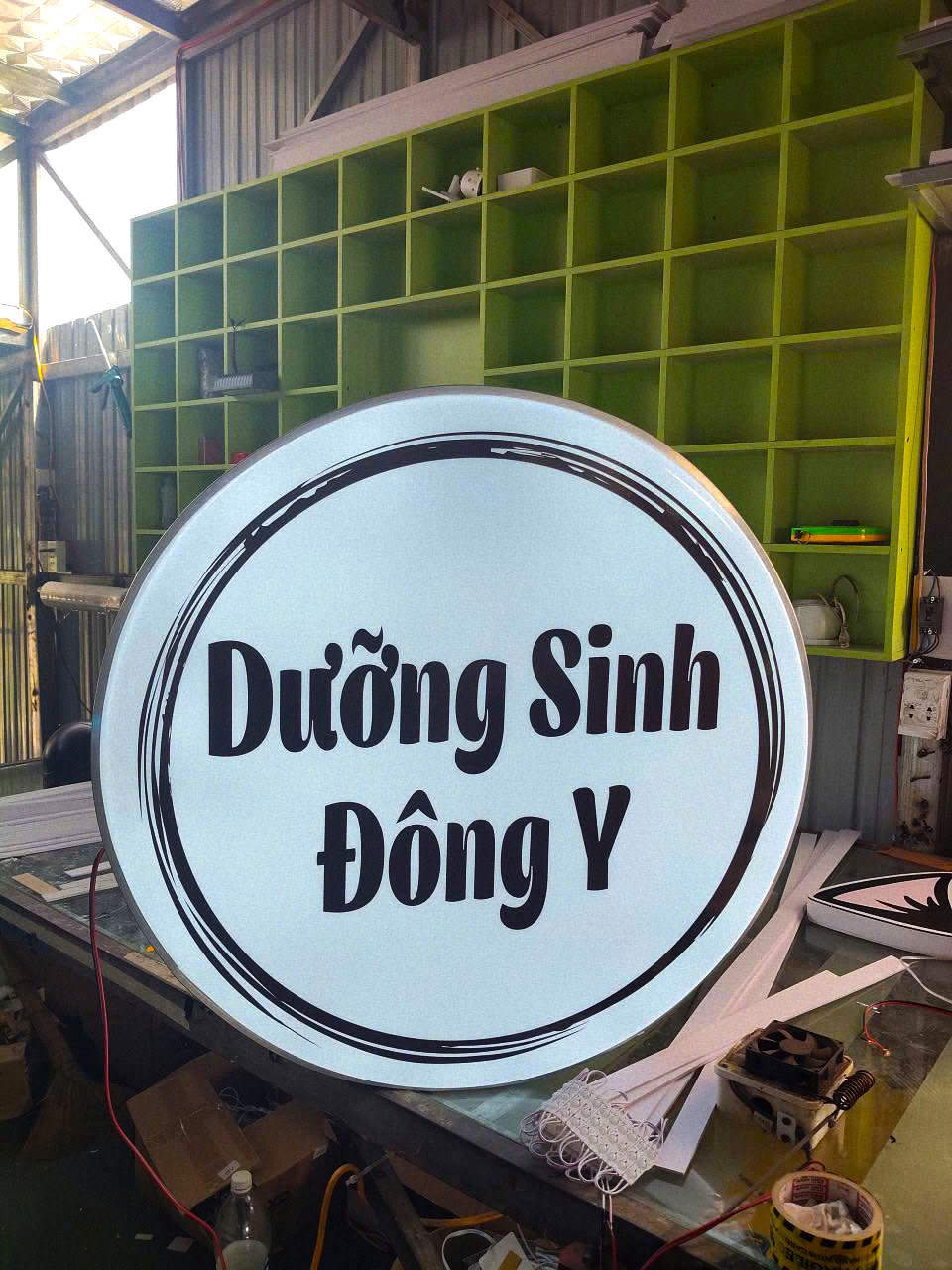 Biển vẫy quảng cáo đẹp Hop Den Bien Vay Hut Noi Tron10
