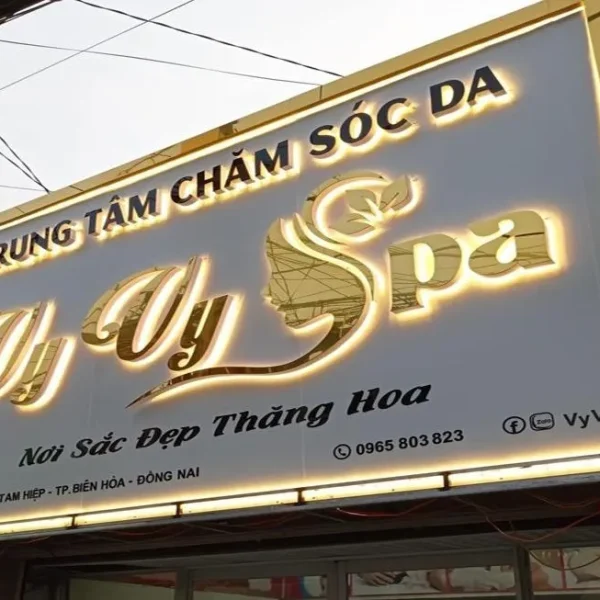 Bảng Hiệu Tiệm Nail Formex Trắng Chữ Nổi LED Mot bien hieu tiem nail chuyen nghiep se tao dung niem tin va thu hut khach hang ghe tham ngay tu cai nhin dau tien