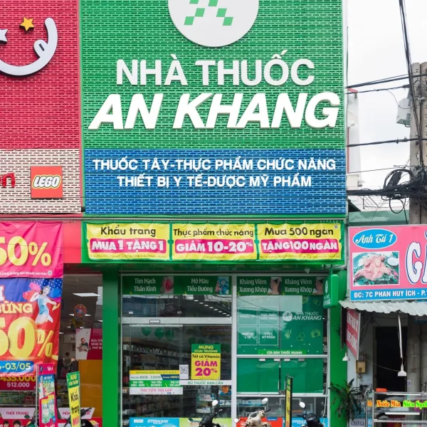 Xu huong moi nhat trong thiet ke bang hieu nha thuoc la su ket hop giua yeu to truyen thong va hien dai