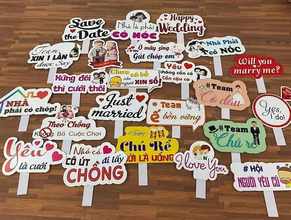 50+ Mẫu bảng Hashtag cầm tay chụp hình đẹp, ấn tượng