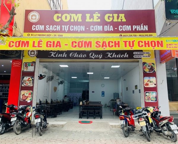 Bảng hiệu cơm bình dân