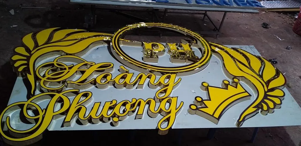 Chữ Nổi Formex Trắng Dày 10mm Cao 40cm bang hieu inox dep da nang 1 1024x498 1