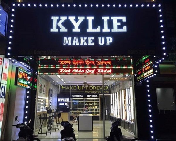 bảng hiệu make up