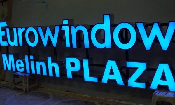 bảng hiệu mica h2