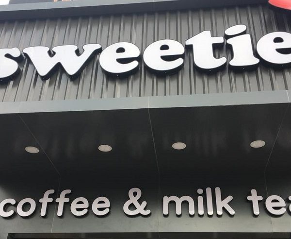 Mẫu biển hiệu quán cafe mica