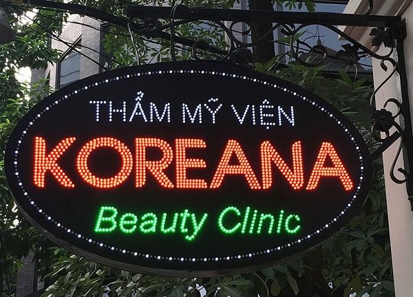 Biển vẫy phun xăm thẩm mỹ