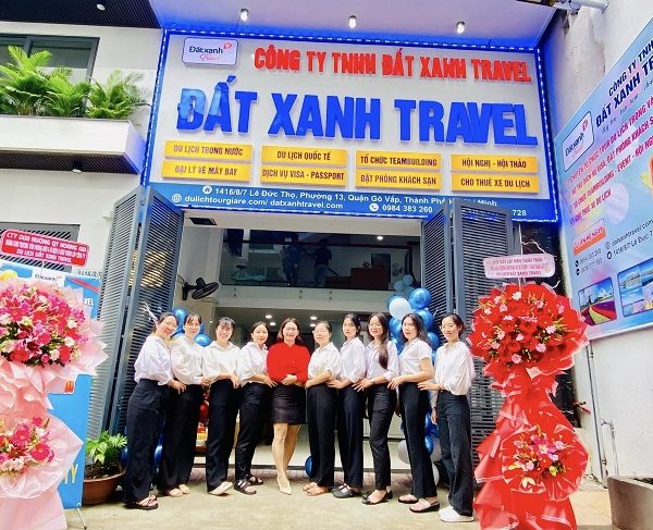 Biển quảng cáo dịch vụ du lịch
