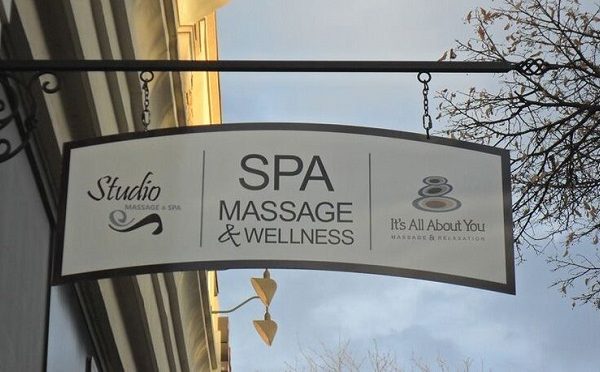 biển vẫy spa đẹp