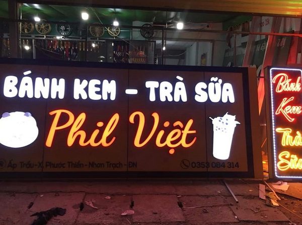 giá làm bảng hiệu bánh kem