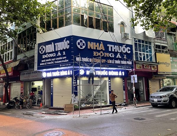 làm biển vẫy quầy thuốc giá rẻ