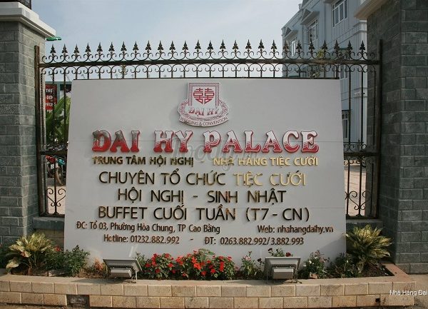 bảng hiệu Dai Hy Palace