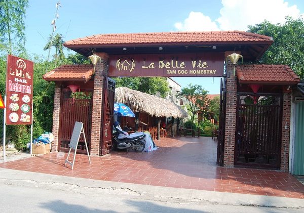 mẫu bảng hiệu khách sạn đẹp 02