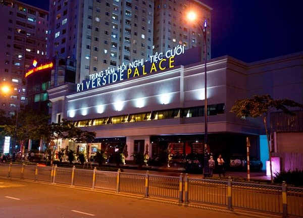 bảng hiệu tiệc cưới Riverside Palace