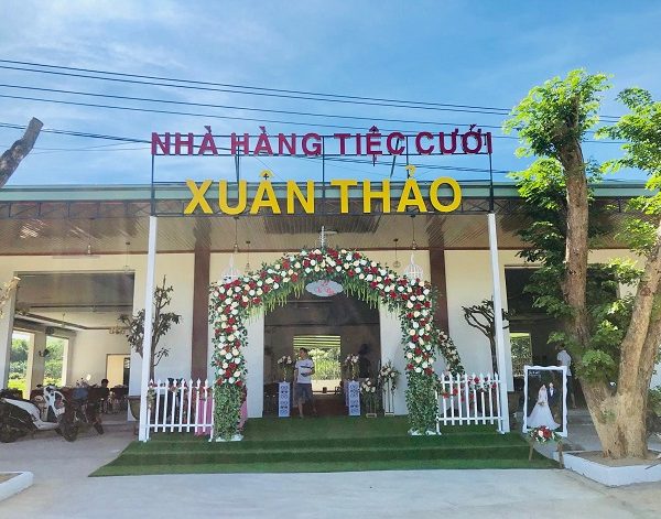 bảng hiệu chữ inox nhà hàng tiệc cưới