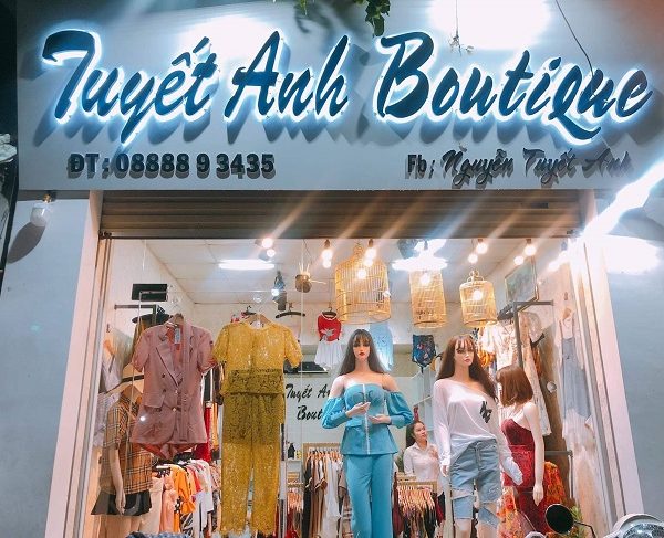 bảng hiệu shop thời trang mica