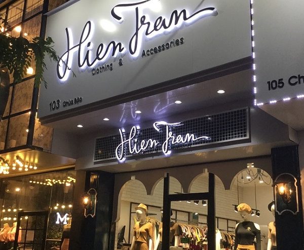 bảng hiệu shop quần áo