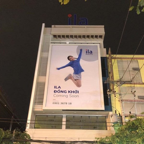 thi công biển bạt sắp khai trương